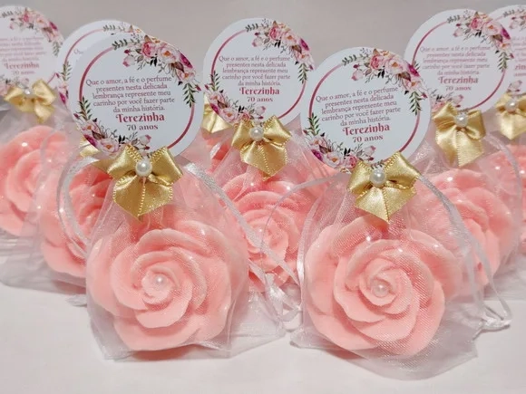 Lembrancinha de Aniversário 70 Anos: Sabonete Rosa Luxo