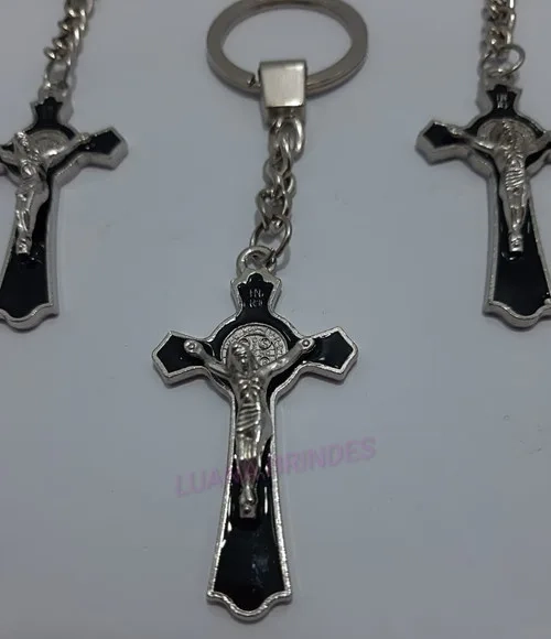 Chaveiro de Cruz c/ Jesus em Metal Prateado - 03 Unidades