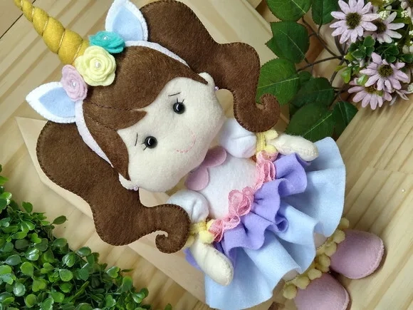 Boneca Unicórnio de Feltro* Chamarchat