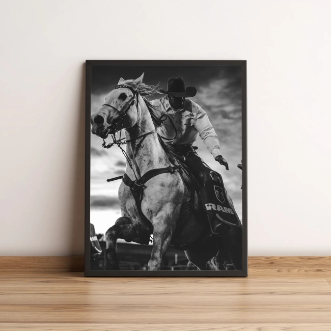 Quadro Cowboy Montando Cavalo em Preto e Branco 2579