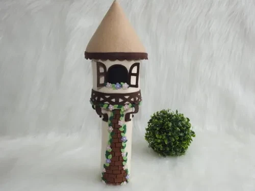 Torre da Boneca Rapunzel em Feltro- Enrolados