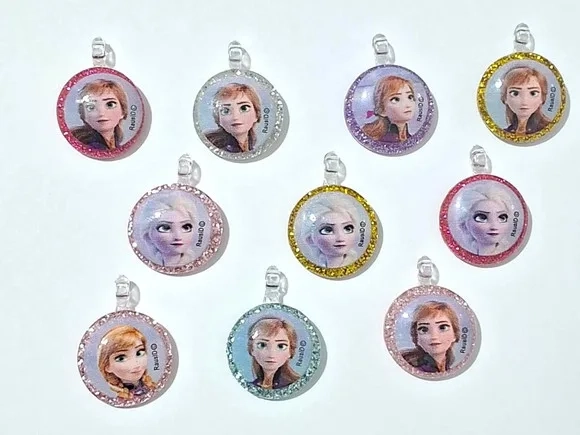Pingente Frozen Redondo 2cm de Resina Pacote com 10 Unidades