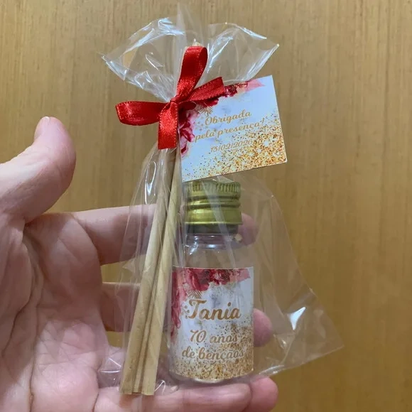 Lembrança 70 Anos Aromatizador Dourado e Vermelho