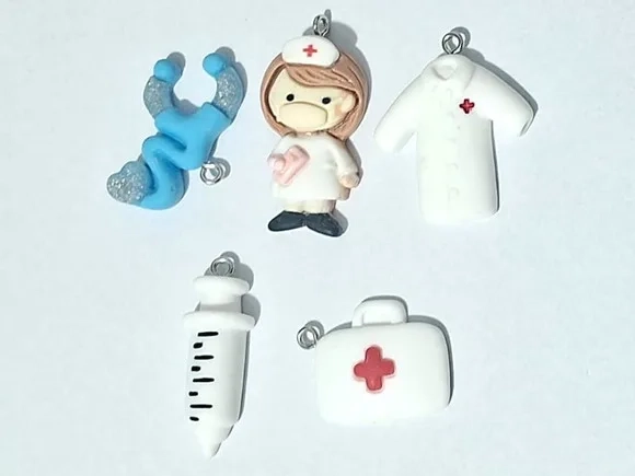 Pingente Medicina 3cm Resina Pacote com 5 Unidades