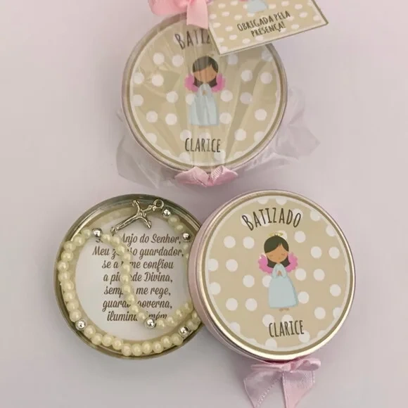 Lembrancinha com mini terço e oração do anjo da guarda