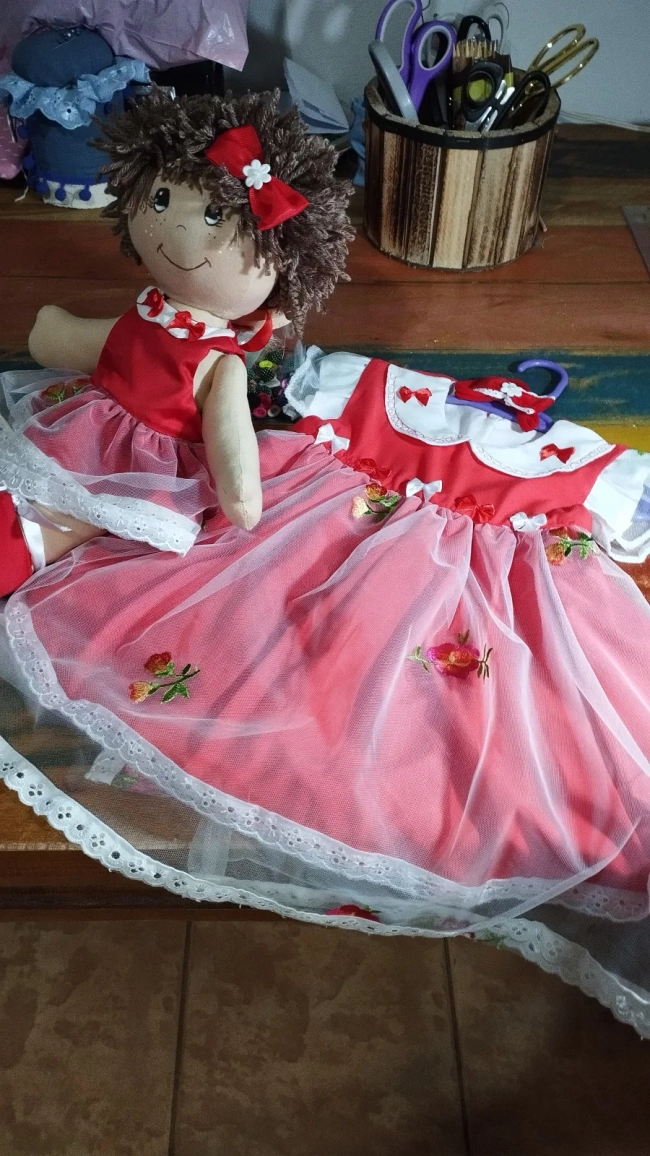 Vestido da menina e sua bonequinha