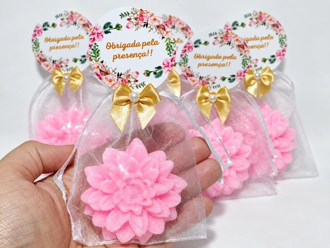 Lembrancinha de Aniversário 70 Anos: Sabonete Flor Dália