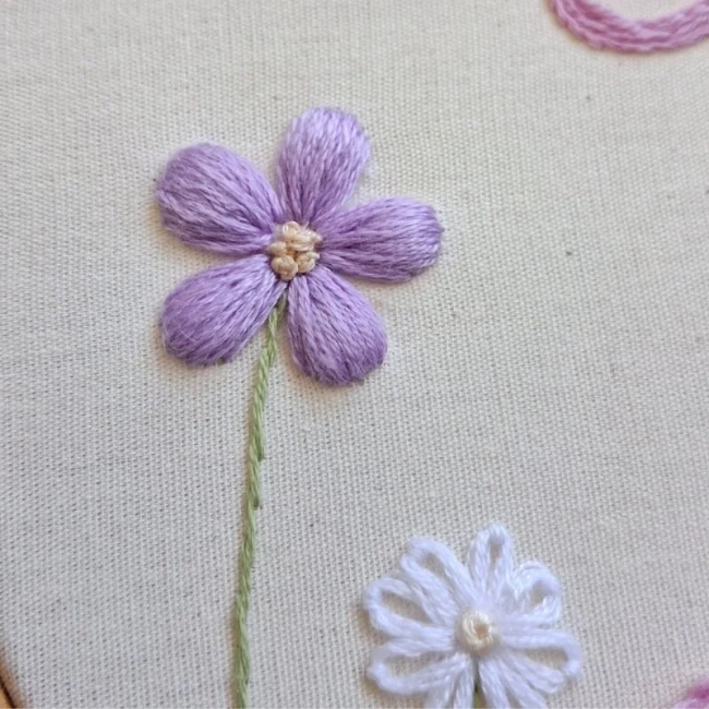 Porta Maternidade Bordado à Mão - Floral Lilás