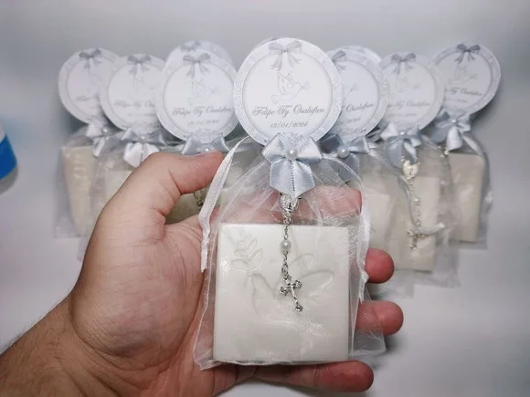 Lembrancinha 70 Anos: Sabonete Pomba da Paz com Mini Terço