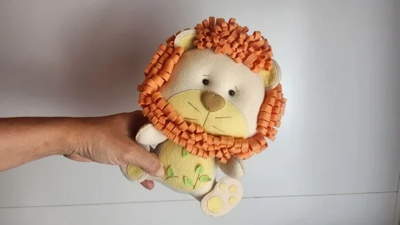 Leão em Feltro