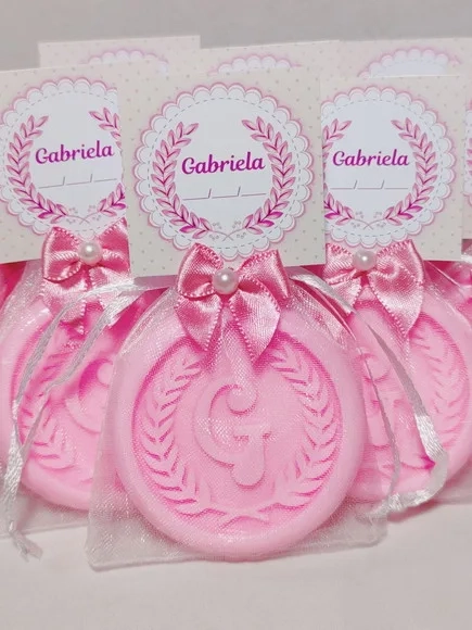 Lembrança Maternidade Personalizada: Sabonete Letra Inicial