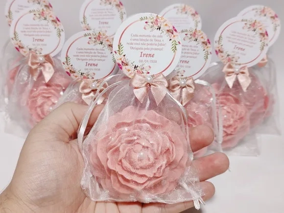 Lembrancinha de Aniversário 70 Anos: Sabonete Flor Peônia