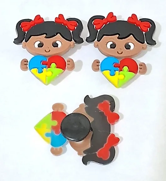 Pins P/crocs Menina e Menino Símbolo Autismo - 6 Peças