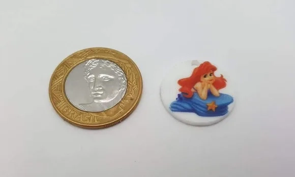 Pingente da Princesa Ariel em Acrílico com 2,1cm