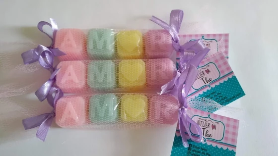 Lembrancinha sabonete perfumado nome 4 letras