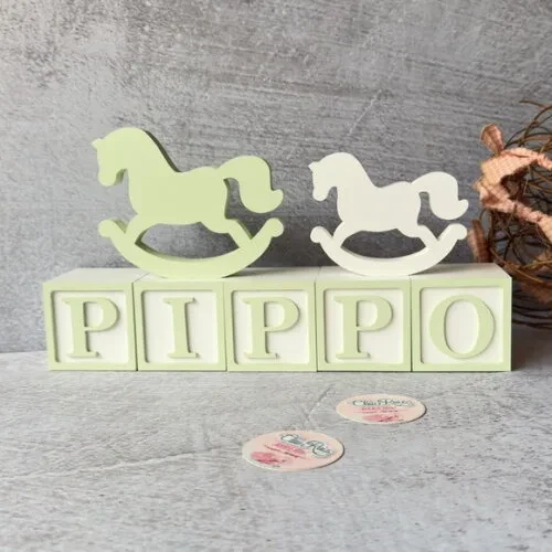 Cubos Ts 6x6 cm + Dupla de Cavalinhos Decoração Bebê