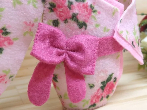 Boneca Kokeshi em feltro - 18 cm