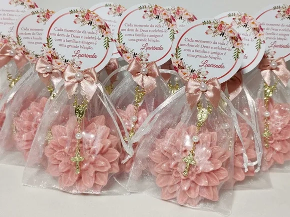 Lembrancinha 90 Anos: Sabonete Flor Dália com Mini Terço