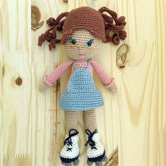 Boneca Patinadora Amigurumi