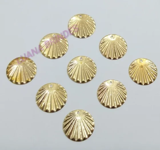 Pingente Concha Achatadinha de Metal Dourado - pct c/10 unid