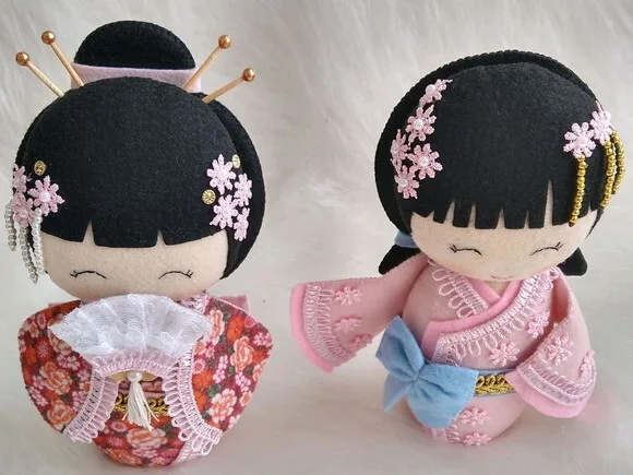 Boneca Kokeshi em feltro