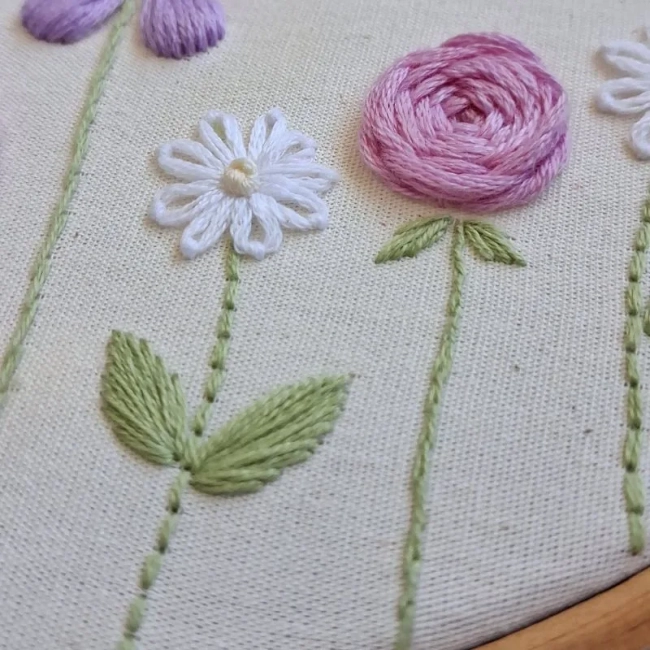 Porta Maternidade Bordado à Mão - Floral Lilás