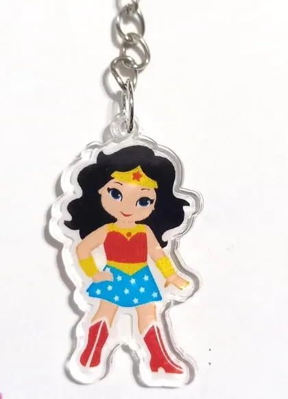 Chaveiro Mulher Maravilha de Acrílico Adesivado 4cm - 1 Peça