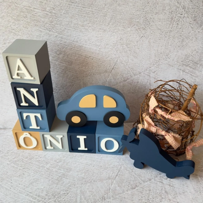 Cubos Decorativos Personalizados para Bebê – Nome com Carro e Avião