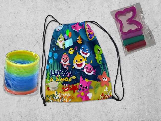 Kit Mochilinha + Mini Massinha de modelar e mola Maluca do Baby Shark