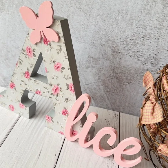 Nome em MDF Personalizado com Tecido para Quarto de Bebê - Letras Decorativas Infantis - Tema Jardim das Borboletas
