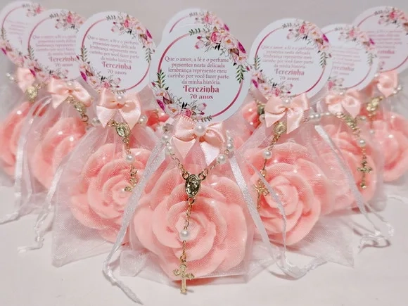 Lembrancinha 70 Anos: Sabonete Rosa Luxo com Mini Terço
