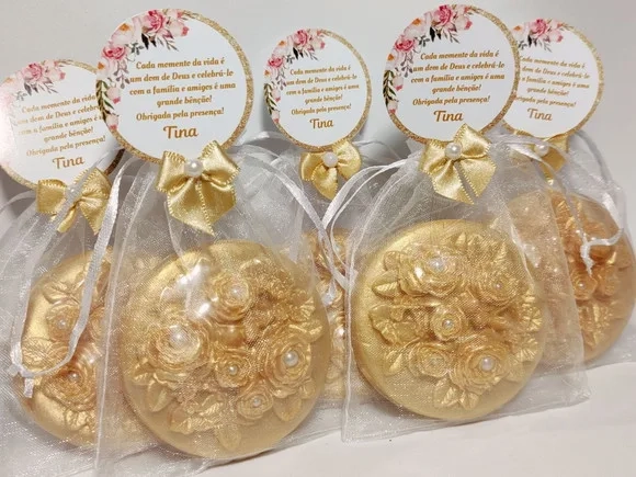 Lembrancinha 80 Anos: Sabonete Provence Buquê de Rosas