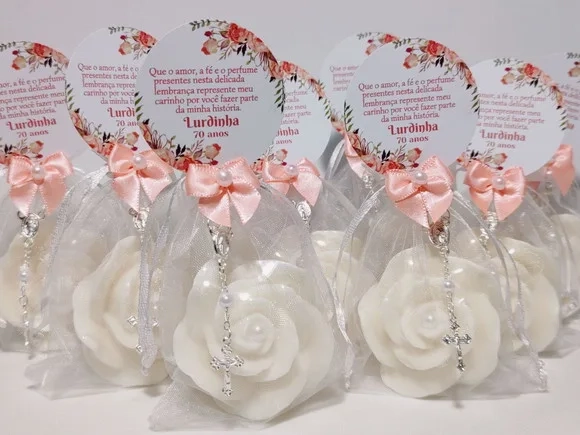 Lembrancinha 70 Anos: Sabonete Rosa Luxo com Mini Terço