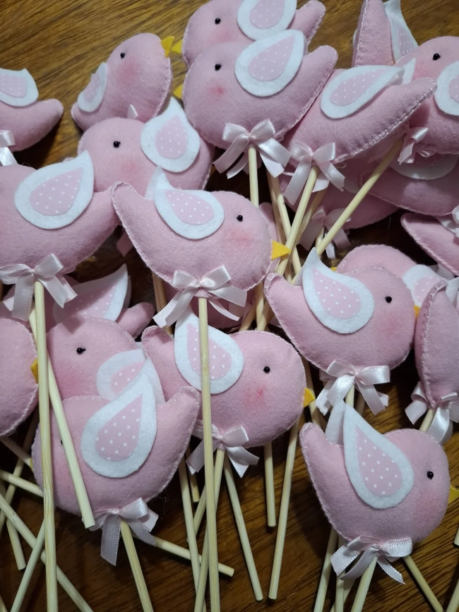Passarinhos de feltro no palito- linha decoração
