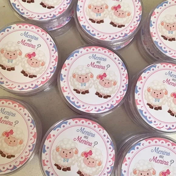 Lembrancinha Chá Revelação Pezinho na Latinha Ovelhinha