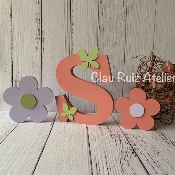Iniciais 18cm + Dupla de Flor - Decoração Bebê