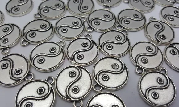 Pingente Yin Yang Prateado de 2,2cm Pacotes com 10 unidades