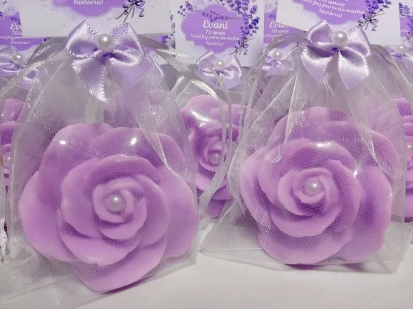Lembrancinha de Aniversário 70 Anos: Sabonete Rosa Luxo
