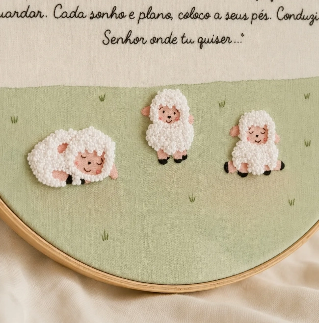 Porta Maternidade Ovelhinhas com Nome e Frase | Bordado à Mão e Aquarela
