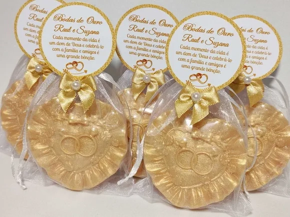 Lembrancinha Bodas de Ouro: Sabonete Coração Alianças