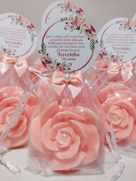 Lembrancinha de Aniversário 70 Anos: Sabonete Rosa Luxo