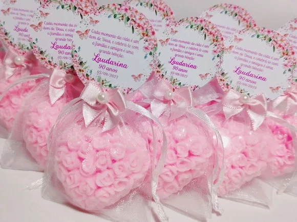 Lembrancinha de Aniversário 90 Anos: Sabonete Coração Floral