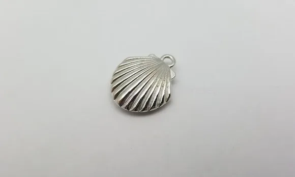 Pingente de Concha Prateada de 1,8cm de Metal - 8 Unidades