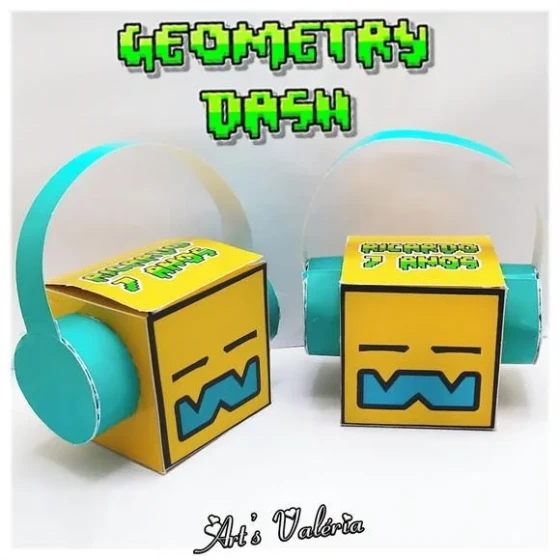 Caixa Cubo com Fone de Ouvido Geometry Dash