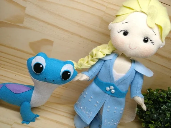 Elsa e Bruni Salamandra de feltro - filme Frozen