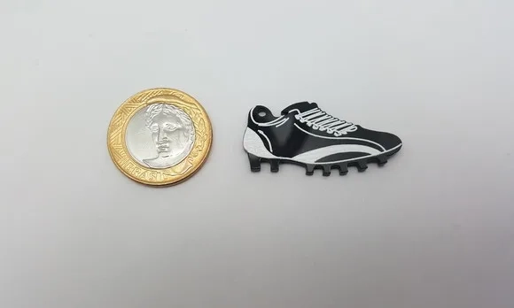 Pingentes Chuteira Preta de Acrílico de 4 cm Pct C/6 Und