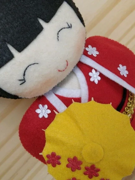 Boneca Kokeshi em feltro