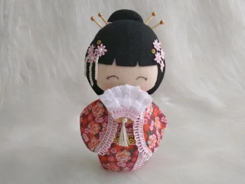 Boneca Kokeshi em em feltro