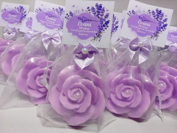 Lembrancinha de Aniversário 70 Anos: Sabonete Rosa Luxo