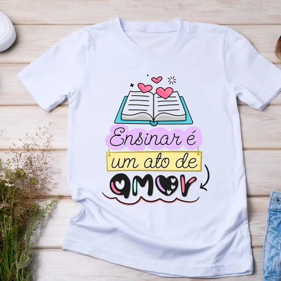 Camiseta Ensinar É Um Ato de Amor